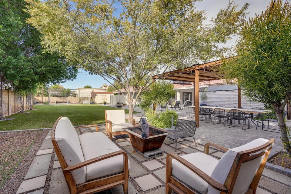 Luxurious Outdoor Oasis! Spacious Mesa Retreat House in Mesa