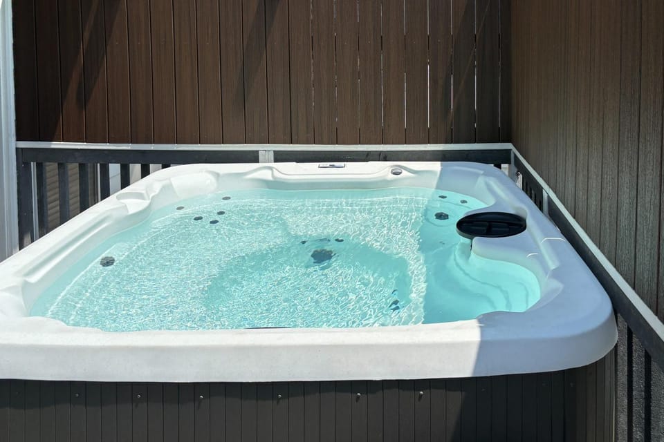 Hot Tub & Sauna! Atlantic City Getaway By Beach House in Atlantic City