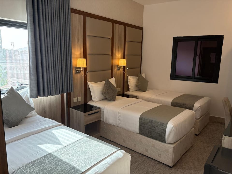 Bed, TV and multimedia, Bedroom