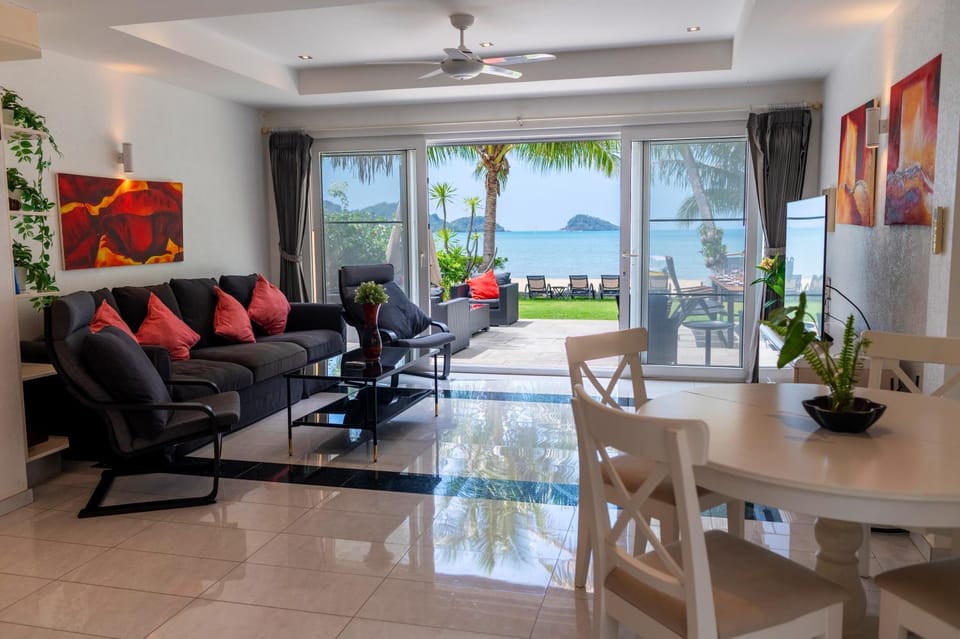 Patio, TV and multimedia, Living room, Seating area, Dining area, Sea view, kitchen