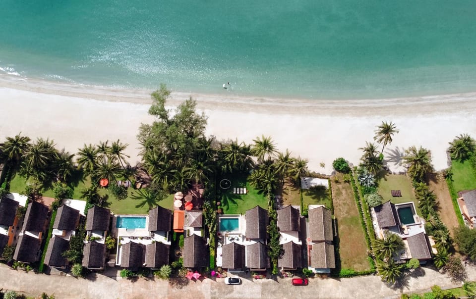 Property building, Day, Natural landscape, Bird's eye view, Beach, Sea view, Location