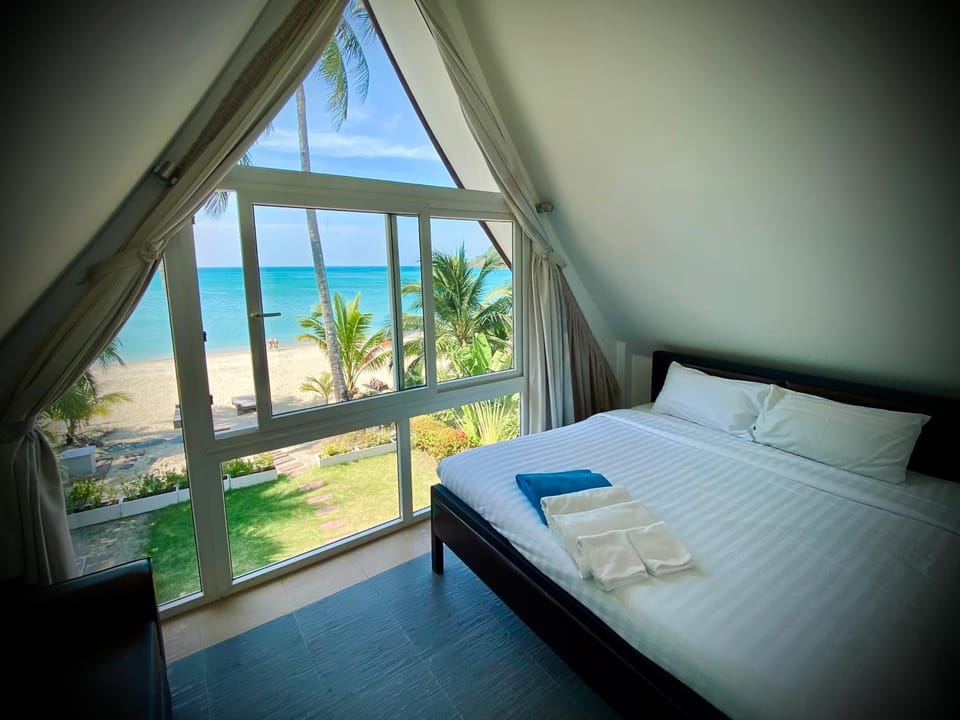 Bed, Bedroom, Sea view, wardrobe