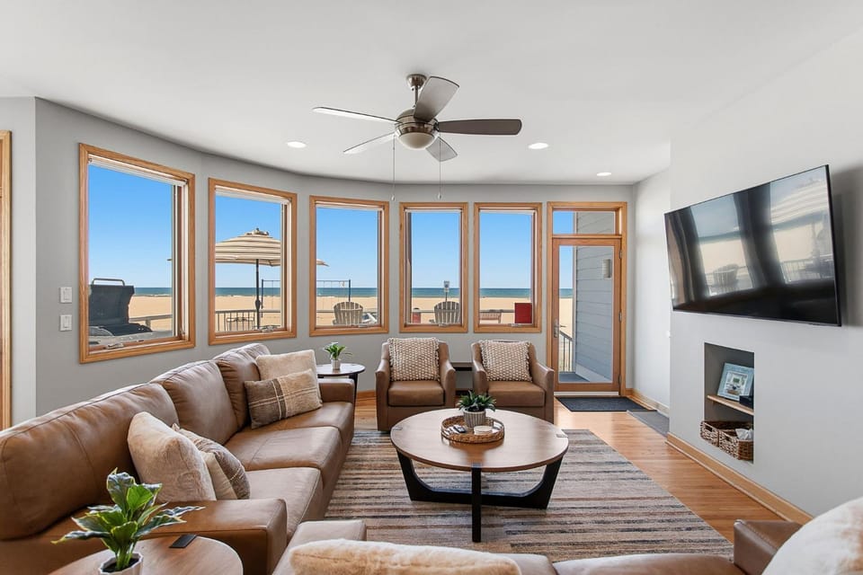 Coastal Blue Steps to North Beach Family & Dog Friendly Home House in South Haven