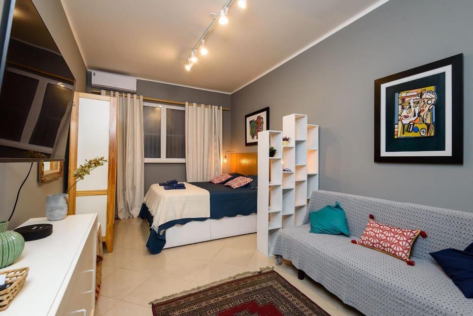 Luxury Apt on Copacabana Beach • Av. Atlântica Apartment in Rio de Janeiro