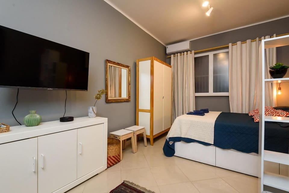 Luxury Apt on Copacabana Beach • Av. Atlântica Apartment in Rio de Janeiro