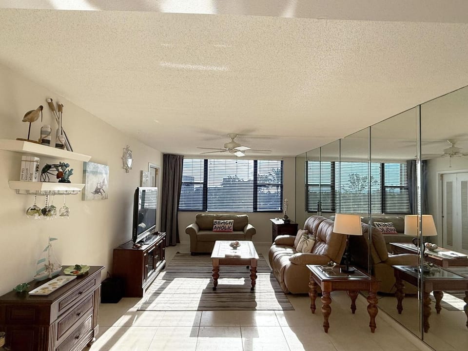 1BR Harbor Towers Condo – Pool, Marina, Gym Apartment in Siesta Beach