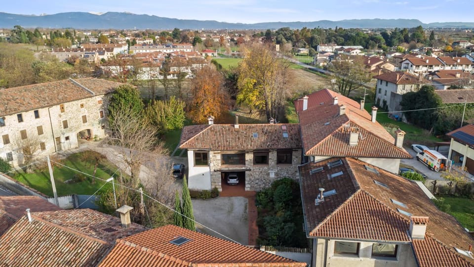 Day, Neighbourhood, Natural landscape, Bird's eye view, City view, Mountain view, Street view