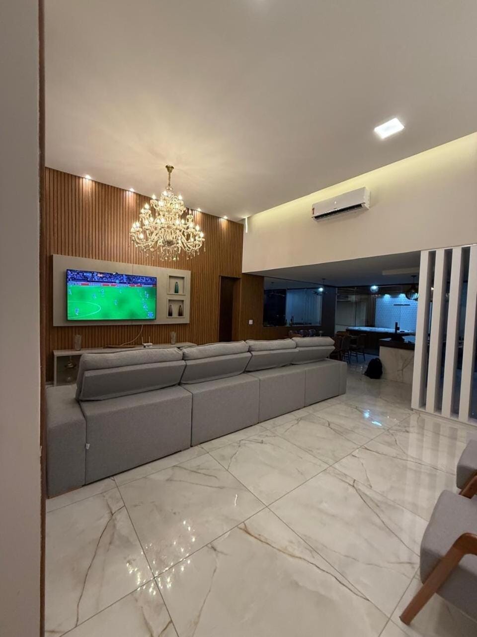 Communal lounge/ TV room, TV and multimedia, Living room, Seating area, air conditioner
