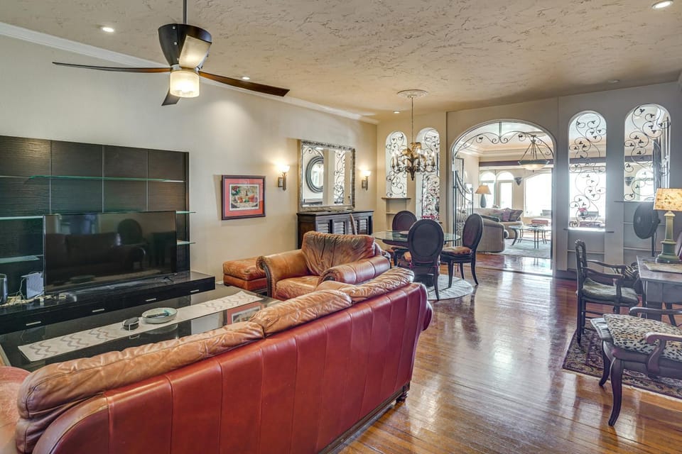 Beachfront Living in Long Beach: 2,500 Sq Ft Condo House in Long Beach