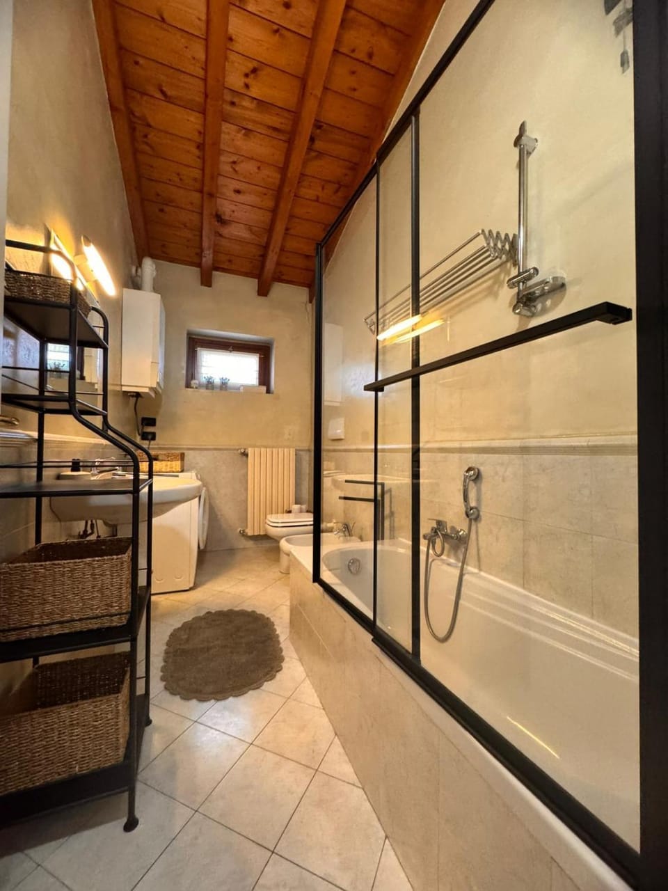 Bed, Bathroom, Photo of the whole room, Bedroom, Bath, towels