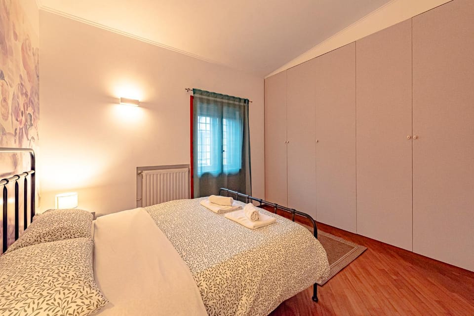 Bedroom, wardrobe