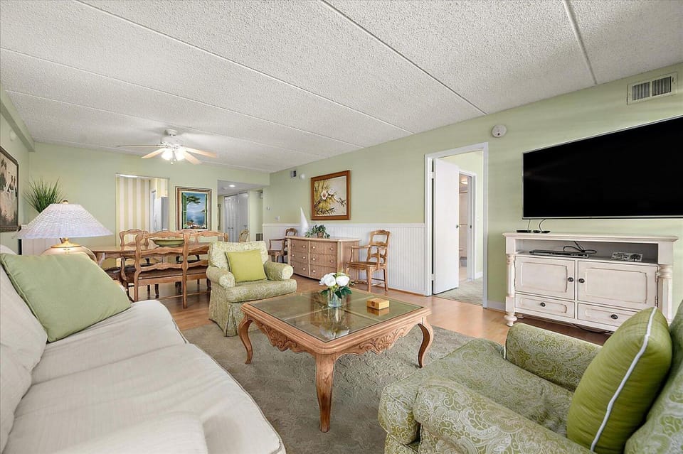 Spacious 3 Bedroom English Towers Unit with Bayside Views and Indoor Pool! House in Ocean City