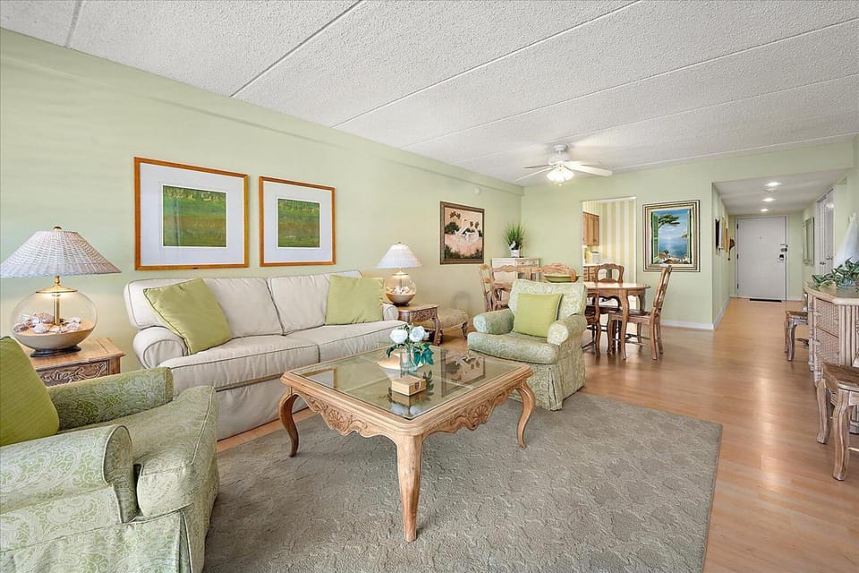 Spacious 3 Bedroom English Towers Unit with Bayside Views and Indoor Pool! House in Ocean City