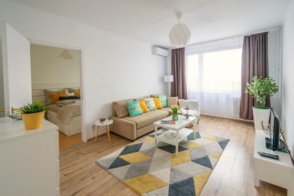 TV and multimedia, Living room, Seating area, air conditioner