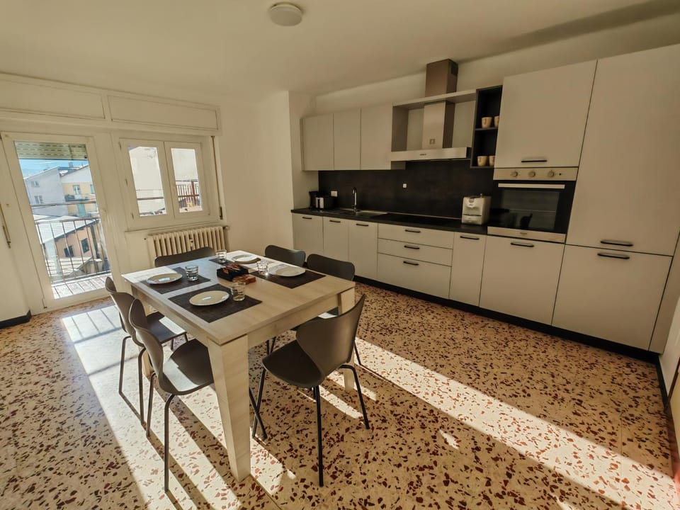 Kitchen or kitchenette, Dining area, dishwasher, oven, stove, toaster