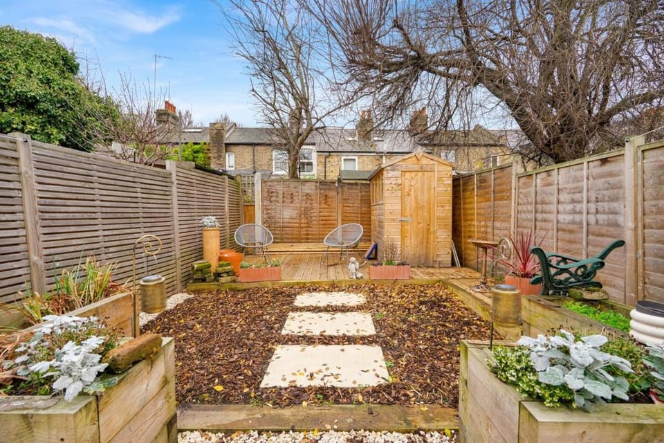 Stylish 2BR House near Canary Wharf & Docklands Apartment in London Borough of Lewisham