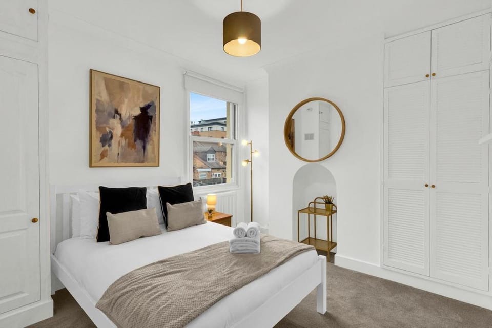 Stylish 2BR House near Canary Wharf & Docklands Apartment in London Borough of Lewisham