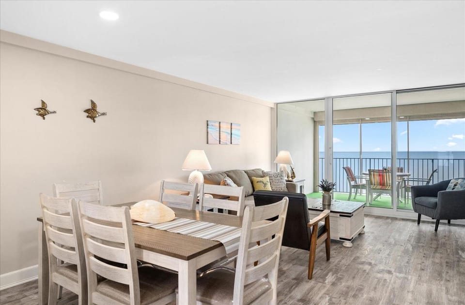 Beautiful Direct Ocean Views from this Remodeled English Towers Condo! House in Ocean City