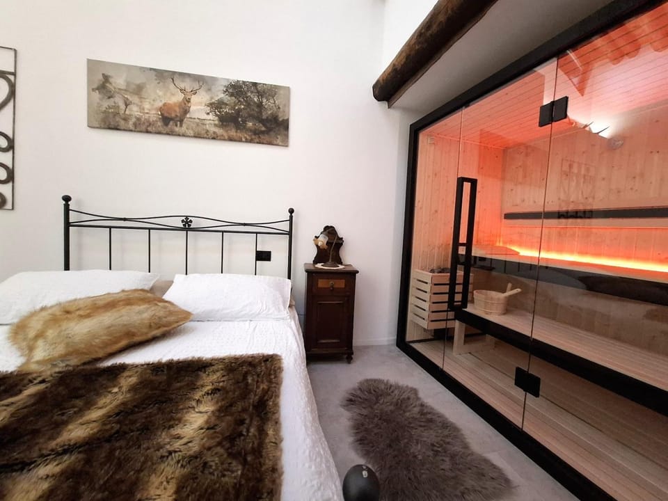 Sauna, Bedroom