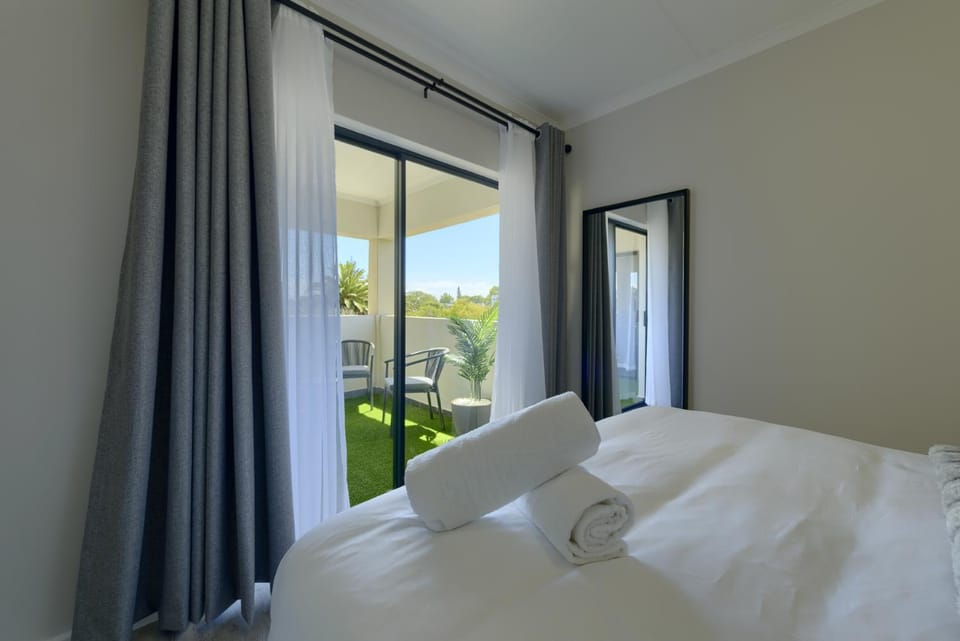 Bed, Balcony/Terrace, Balcony/Terrace, Photo of the whole room, Bedroom, towels