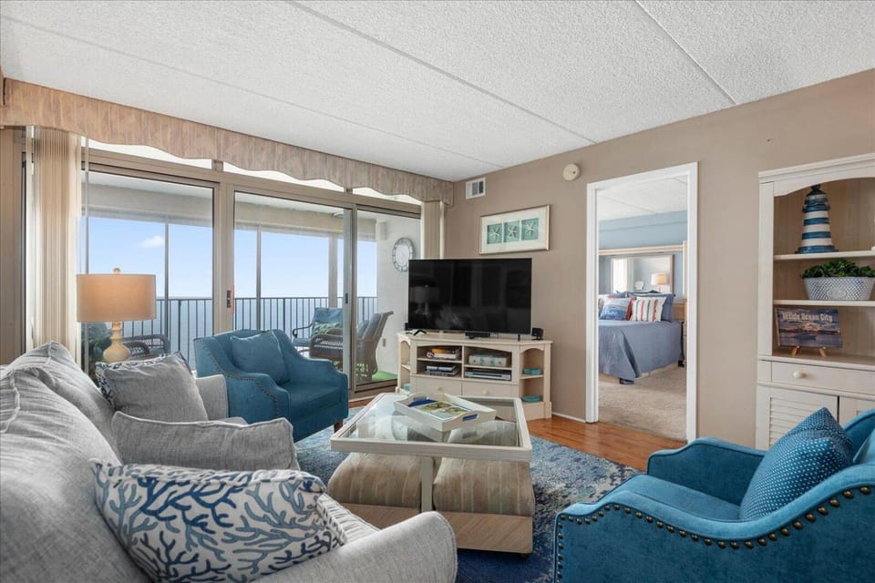 Direct Ocean Front Views From Your Private Balcony and Renovated Condo in English Towers! House in Ocean City