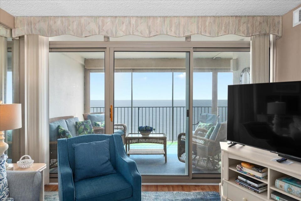 Direct Ocean Front Views From Your Private Balcony and Renovated Condo in English Towers! House in Ocean City