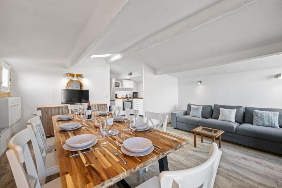 CHATEAU D'AZUR appartement vue mer vieille ville Apartment in Menton