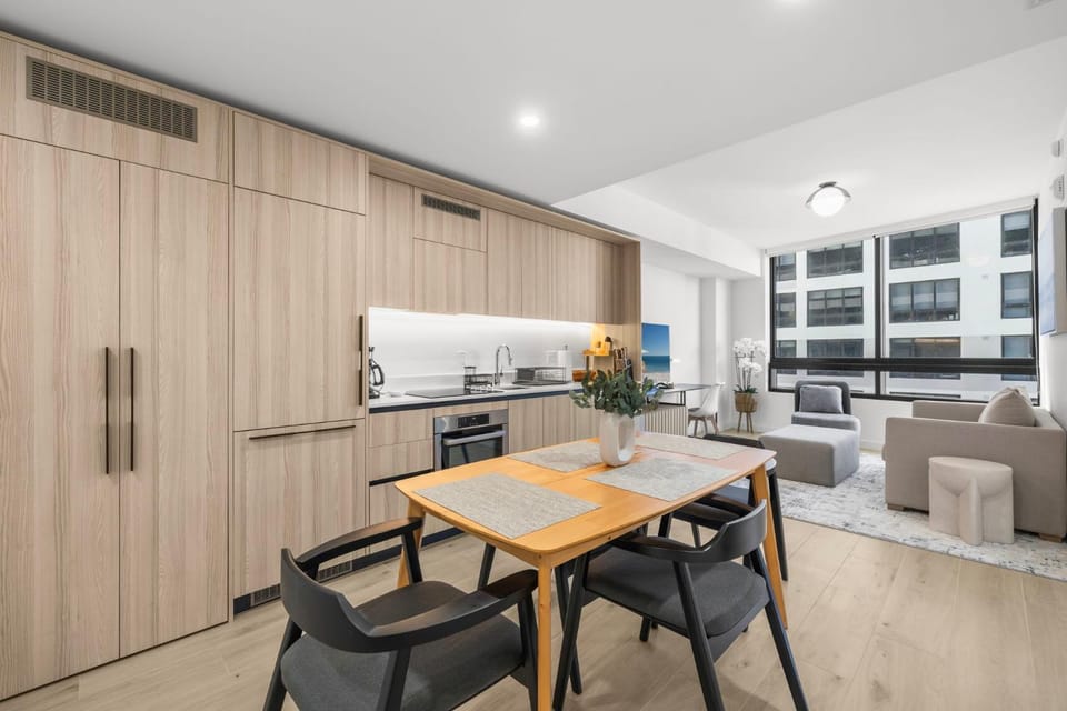 Seating area, Dining area, kitchen