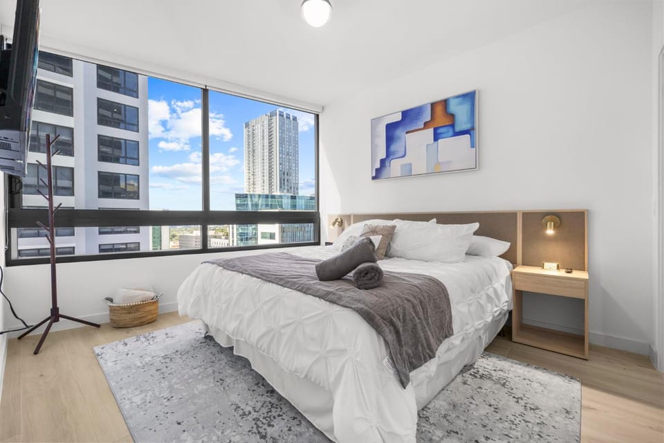 Bed, TV and multimedia, Bedroom