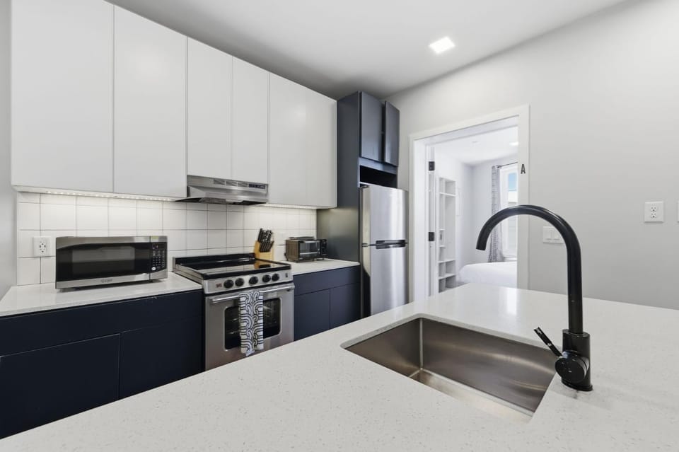 Modern 2BR, 1BA Apartment in Great Location Apartment in Philadelphia