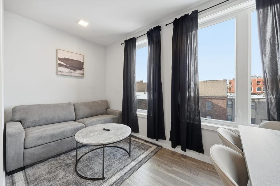 Bright Modern 2BR Apartment in Prime Location Apartment in Philadelphia