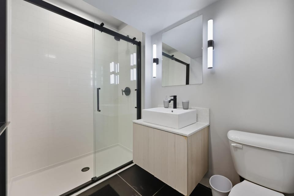 Contemporary 2BR Apartment Near Everything Apartment in Philadelphia