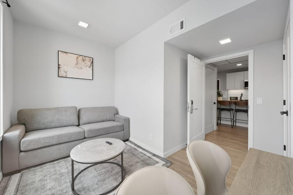 Contemporary 2BR Apartment Near Everything Apartment in Philadelphia