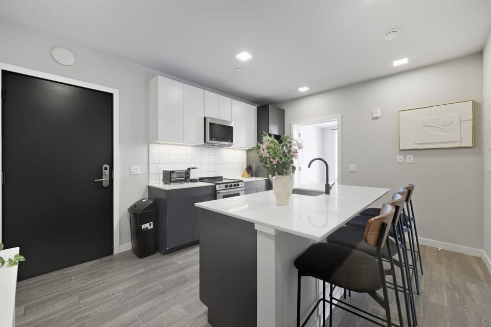 Contemporary 2BR Apartment Near Everything Apartment in Philadelphia