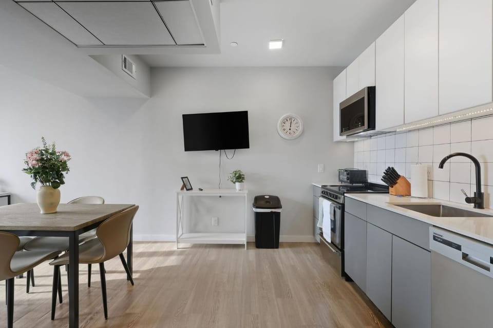 Bright urban studio, fully furnished Apartment in Philadelphia