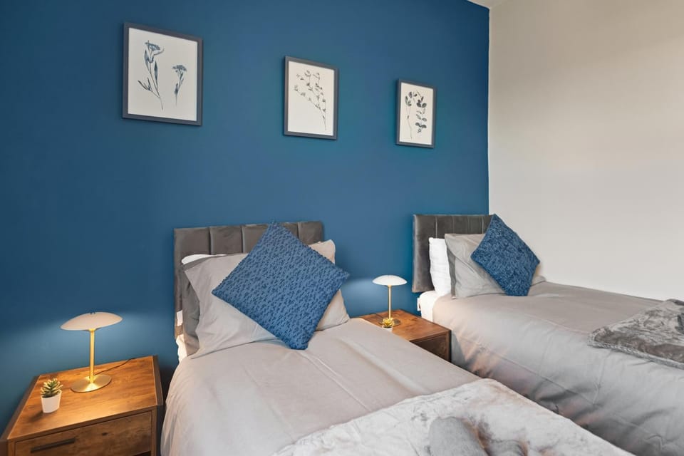 Bed, Bedroom, towels, towels