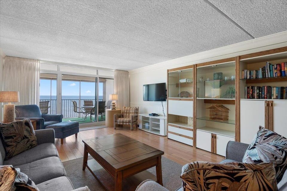 Peaceful Ocean Views from this 3 Bedroom Condo in English Towers with an Indoor Pool! House in Ocean City