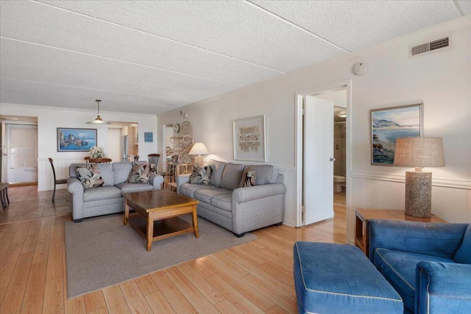 Peaceful Ocean Views from this 3 Bedroom Condo in English Towers with an Indoor Pool! House in Ocean City