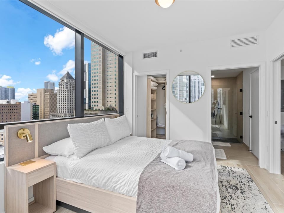 Bed, Bedroom, towels