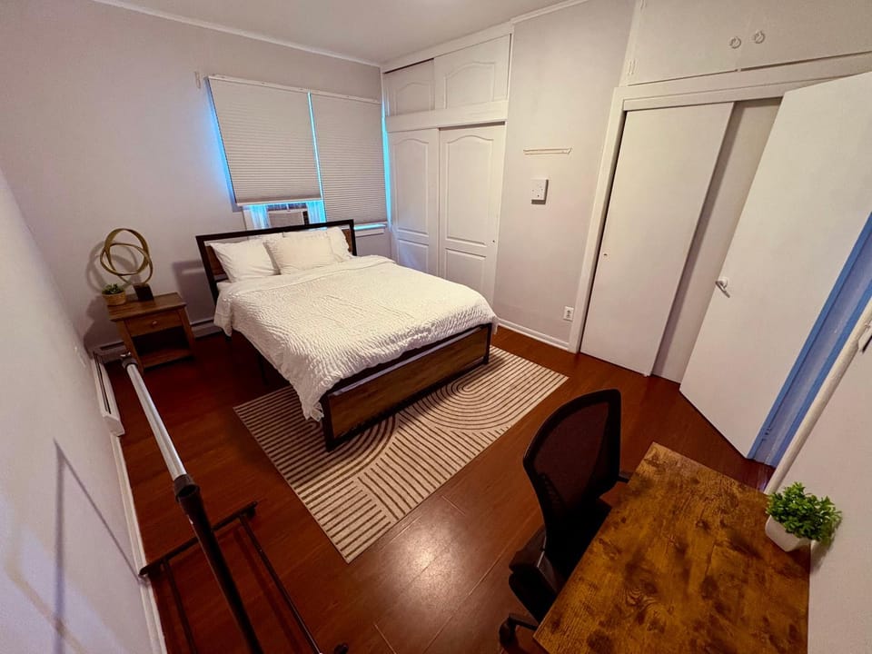 Bed, Photo of the whole room, Decorative detail, Bedroom, flat iron, furniture, heating, internet, towels, wardrobe, air conditioner