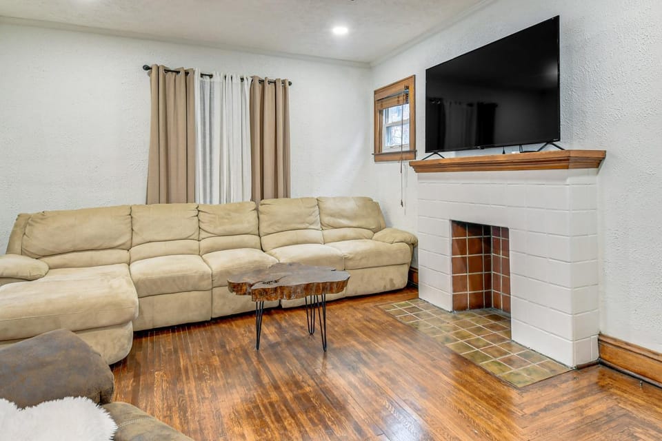 Walk to Marshall University: Home w/ Private Yard! House in Huntington