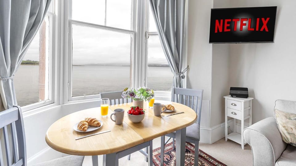 Govandale Seaviews Apartment in England