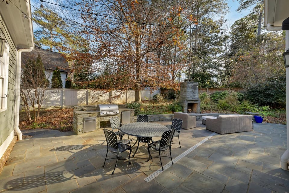 World Cup estate w pool & fire pit House in Buckhead