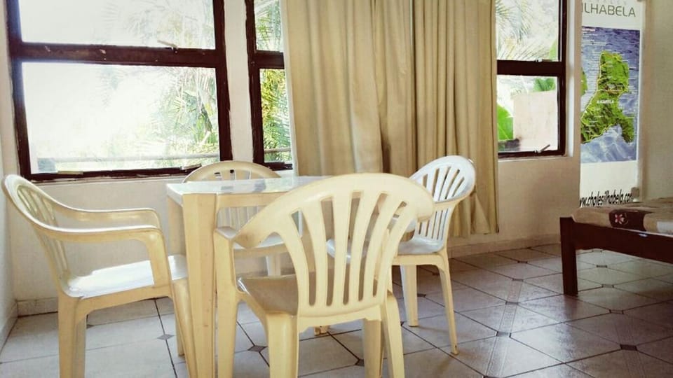 Day, Dining area