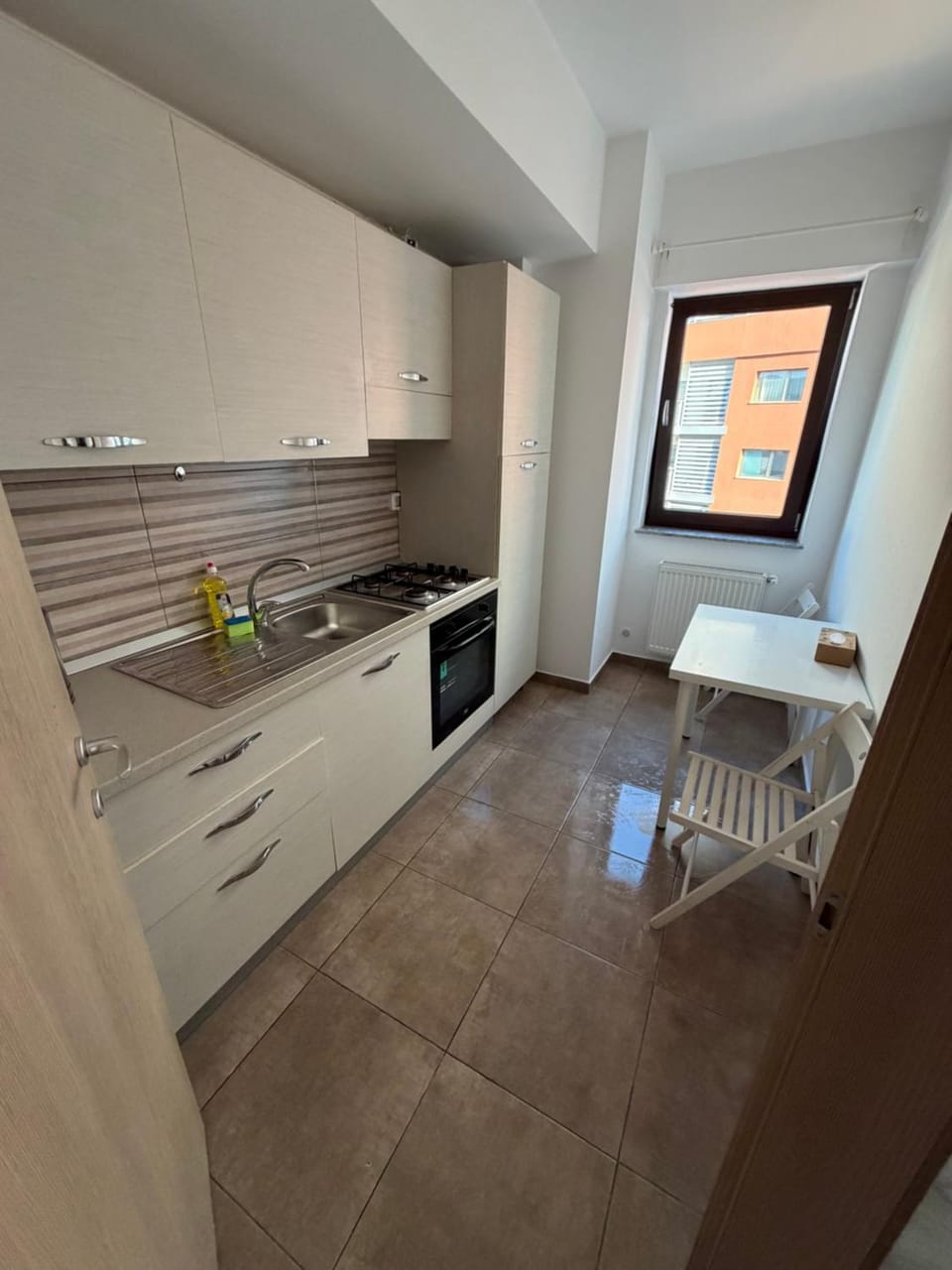 Kitchen or kitchenette, oven