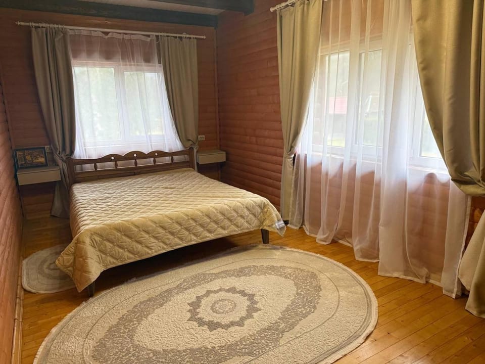 Будиночок біля річки House in Ukraine