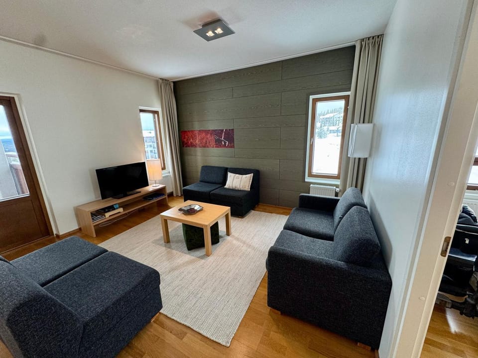 Communal lounge/ TV room, TV and multimedia, Living room, Seating area
