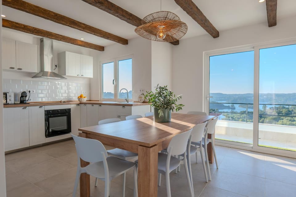 View (from property/room), Kitchen or kitchenette, Dining area