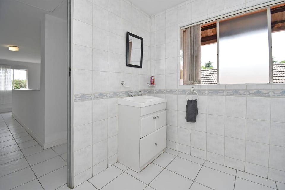Bathroom, towels