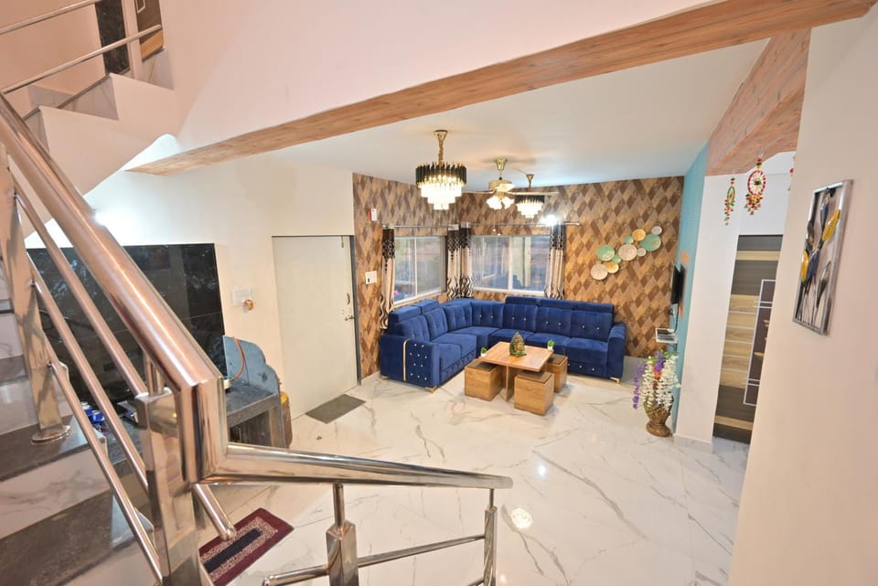 Communal lounge/ TV room, TV and multimedia, Living room, Seating area, Evening entertainment